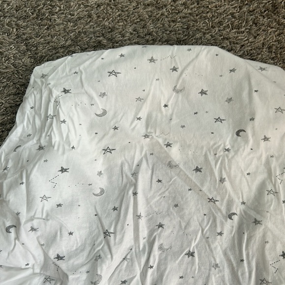Unisex American Baby fitted crib sheet gray star and moon pattern - Picture 2 of 3